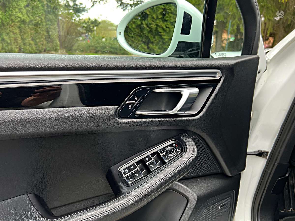 Porsche Macan, 2.0 l., off-road / crossover
