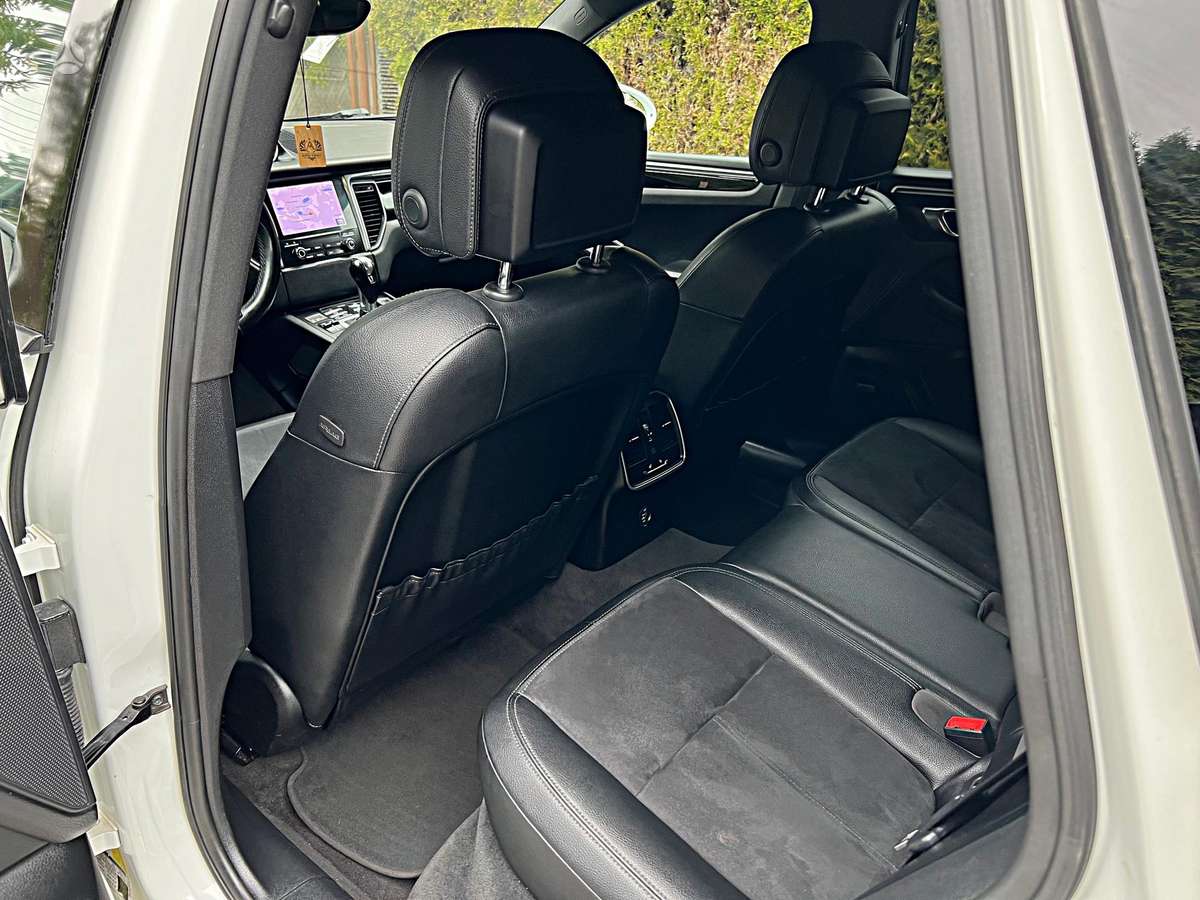 Porsche Macan, 2.0 l., off-road / crossover