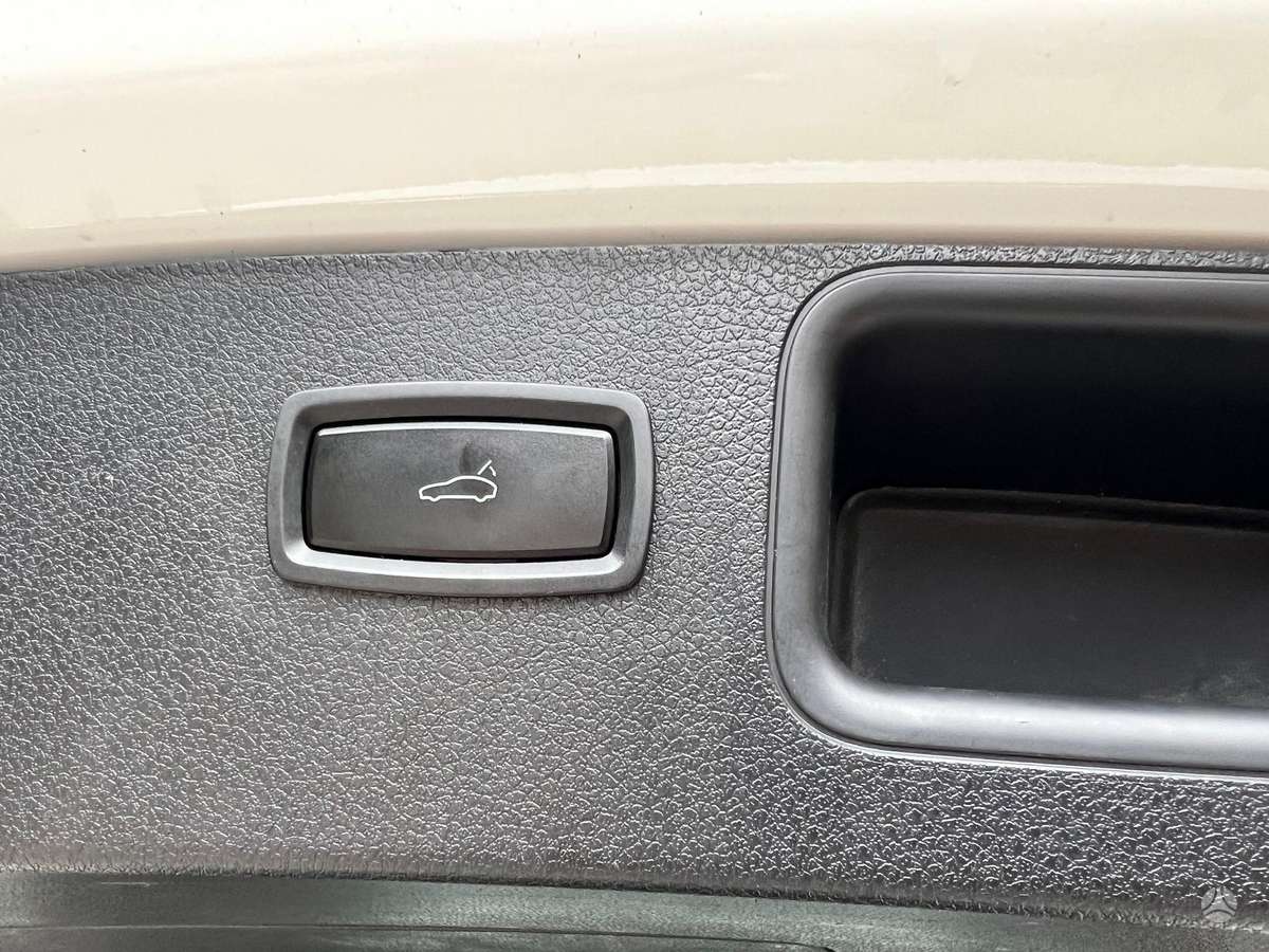 Porsche Macan, 2.0 l., off-road / crossover