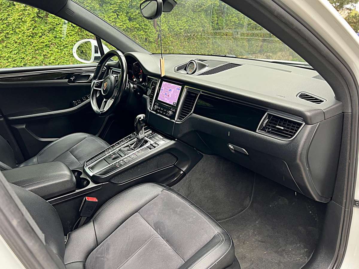 Porsche Macan, 2.0 l., off-road / crossover