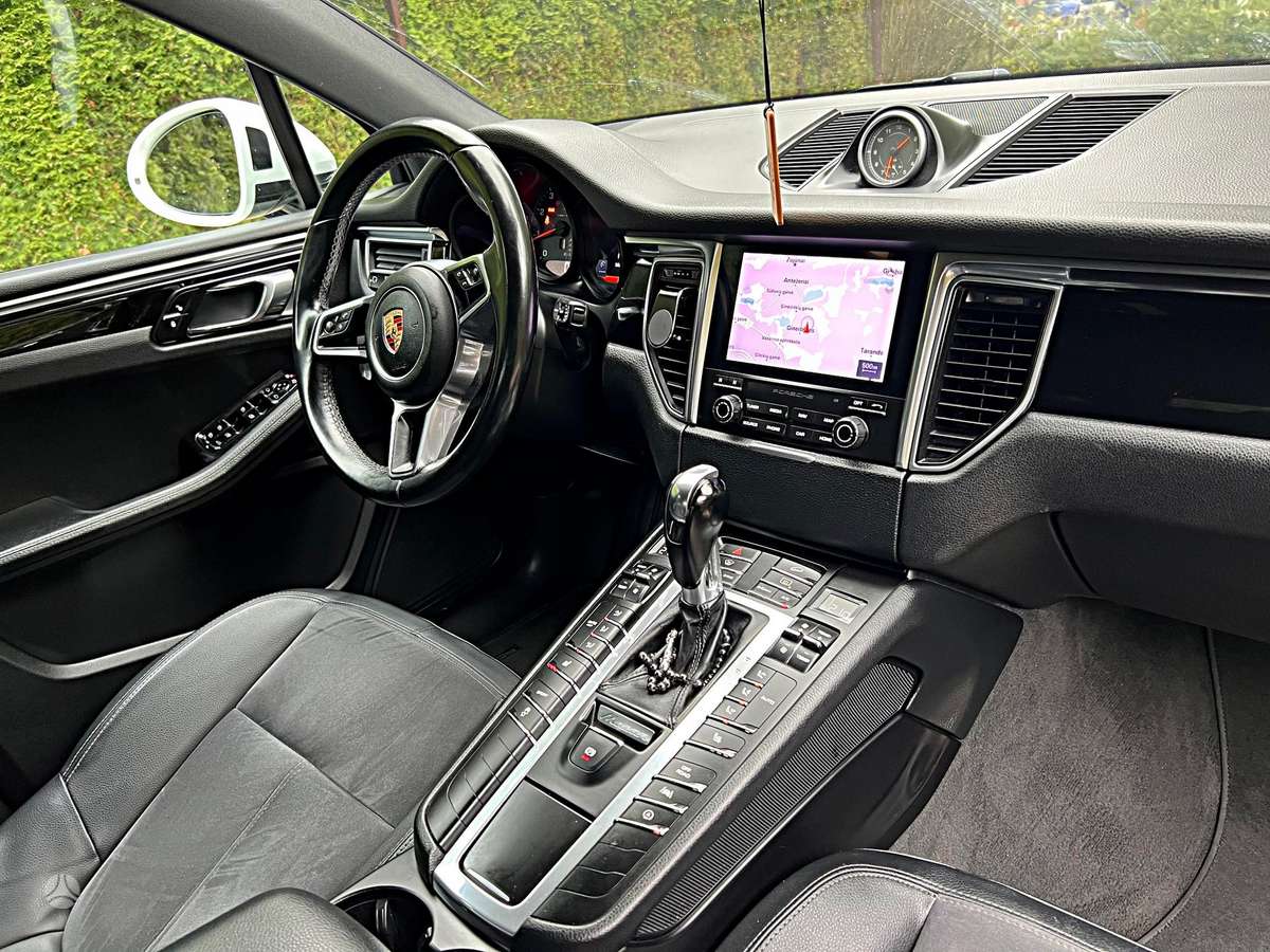 Porsche Macan, 2.0 l., off-road / crossover