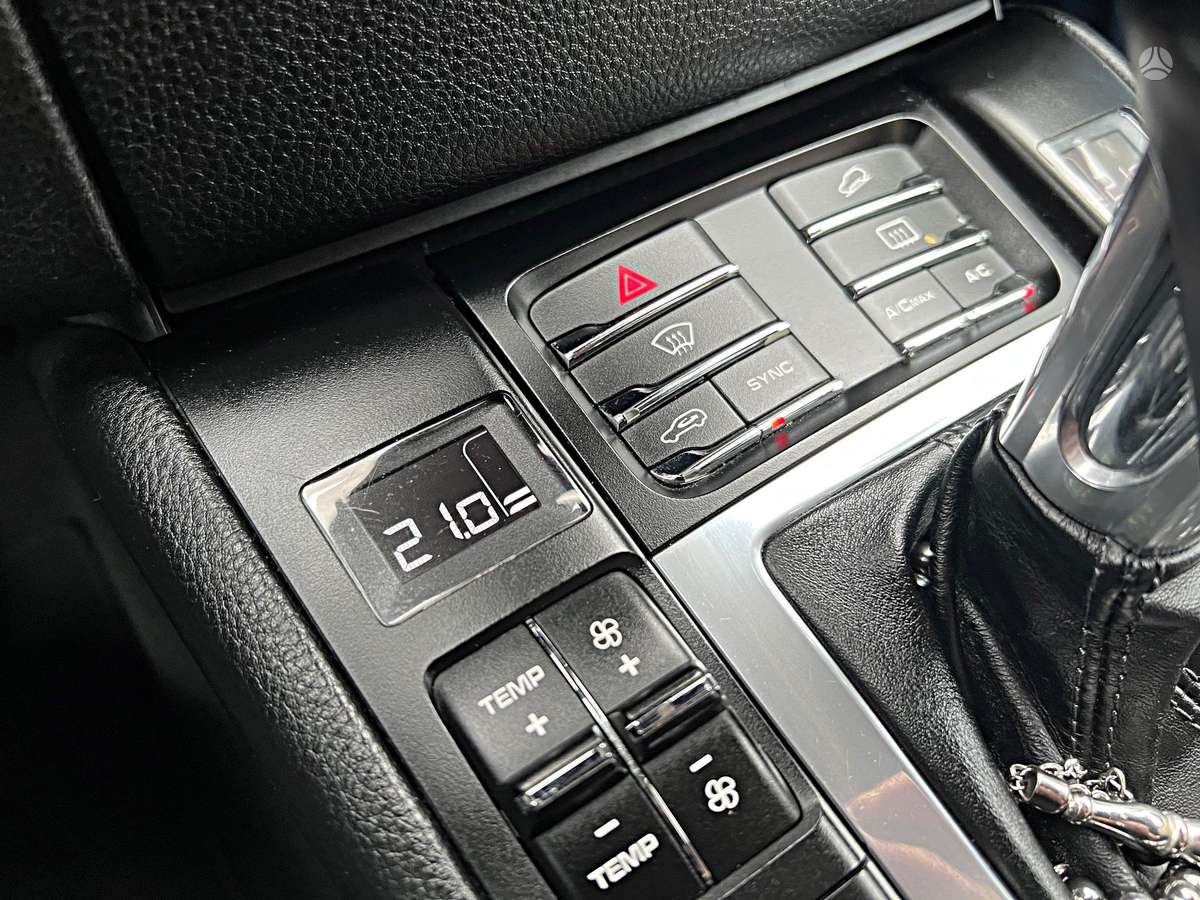 Porsche Macan, 2.0 l., off-road / crossover