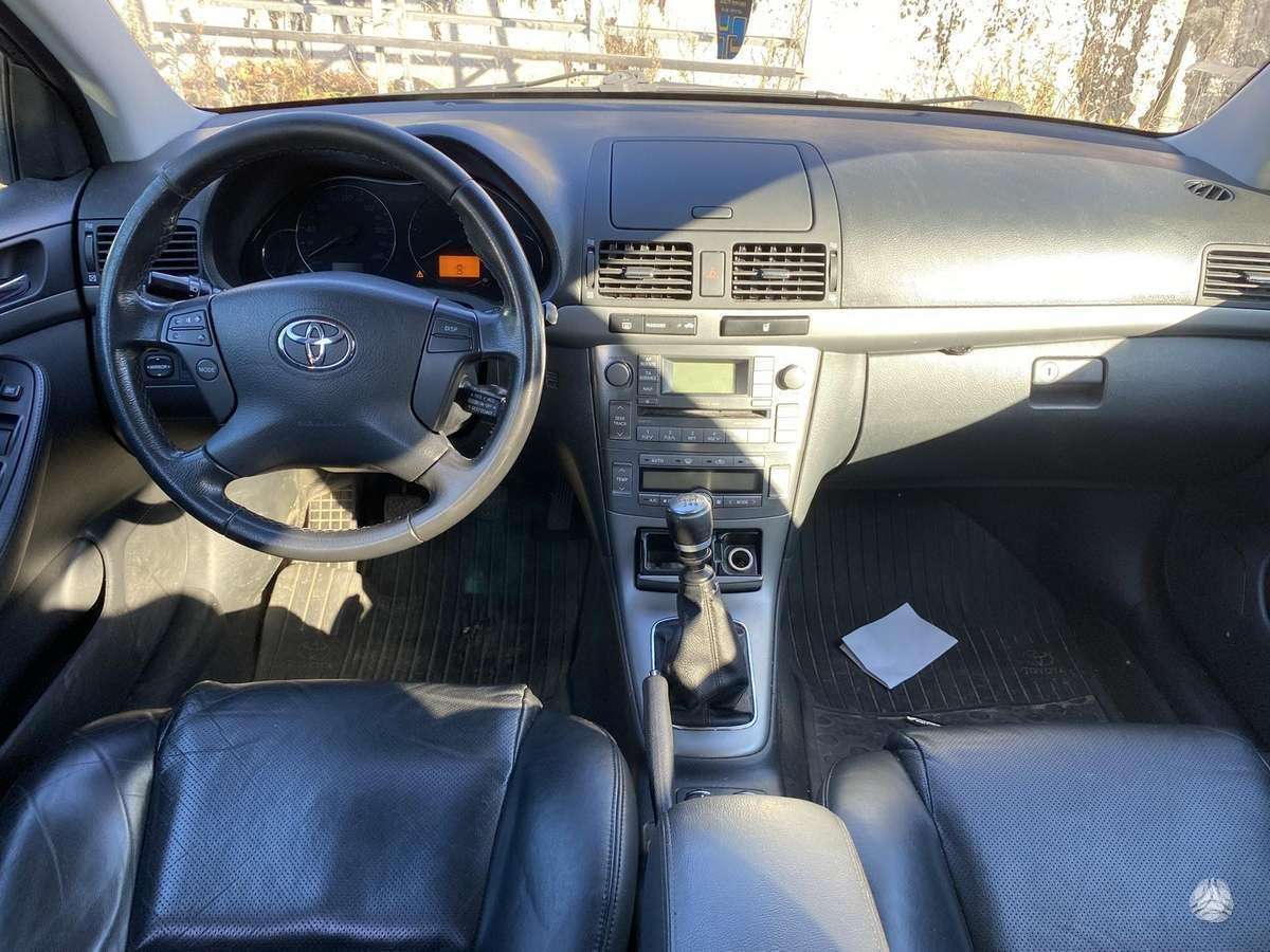 Toyota Avensis dalimis