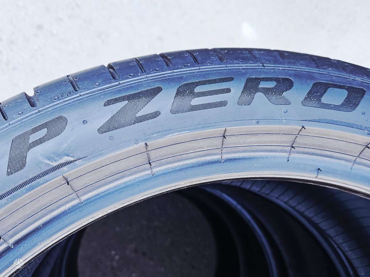 Pirelli P ZERO, летние 245/40 R19
