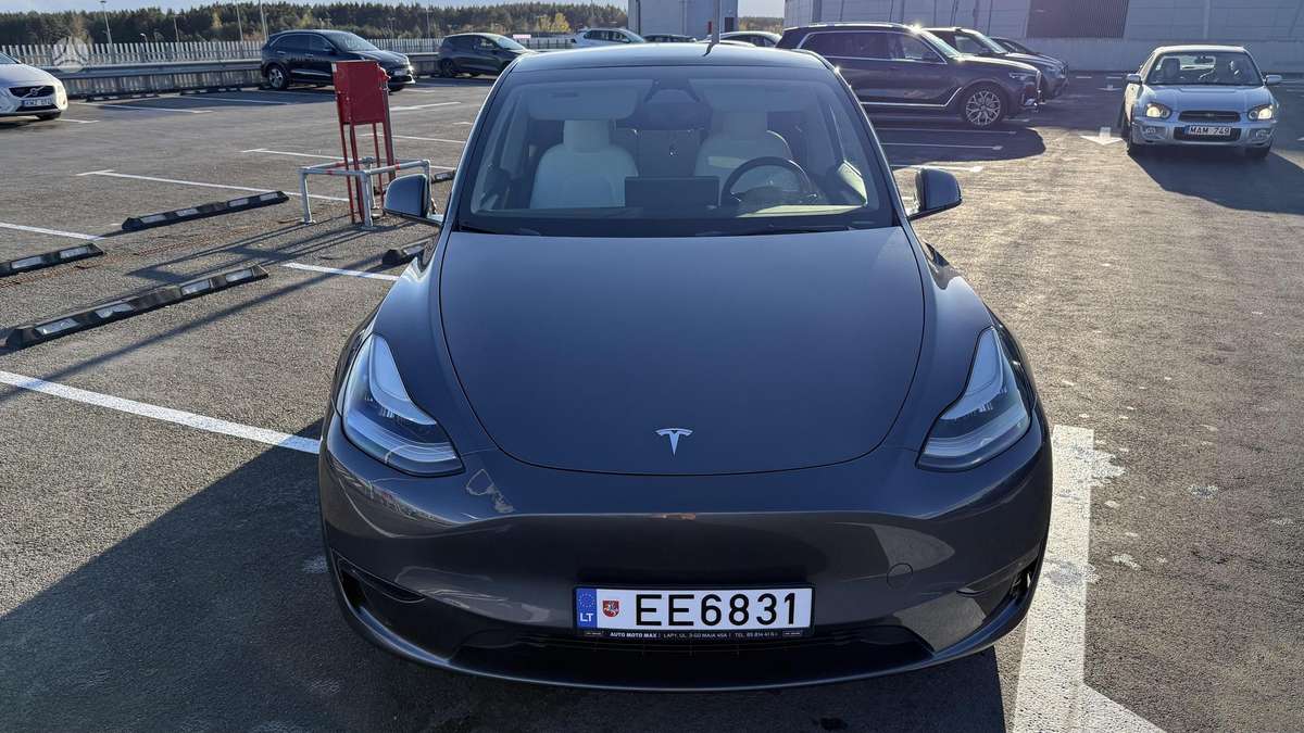 Tesla Model Y, 75 kWh, off-road / crossover