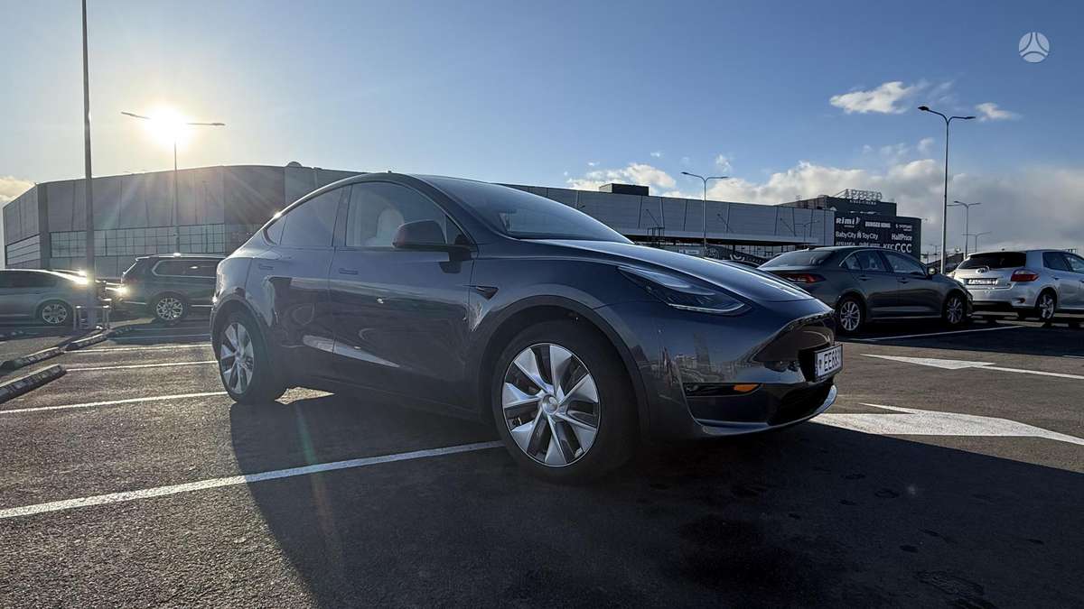 Tesla Model Y, 75 kWh, off-road / crossover