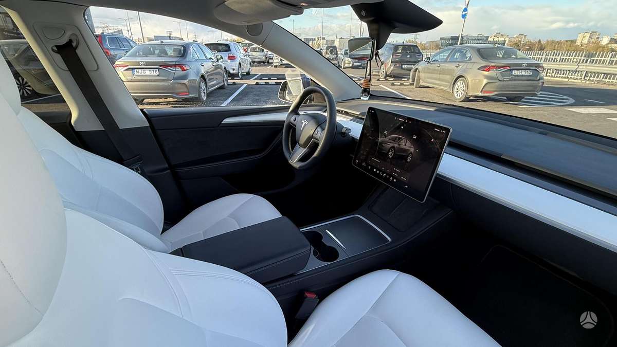 Tesla Model Y, 75 kWh, off-road / crossover