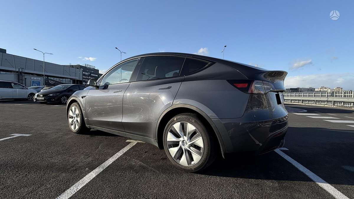 Tesla Model Y, 75 kWh, off-road / crossover