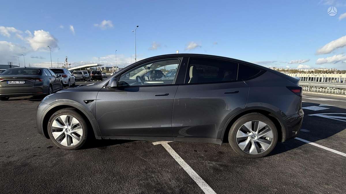 Tesla Model Y, 75 kWh, off-road / crossover
