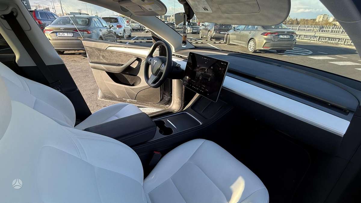 Tesla Model Y, 75 kWh, off-road / crossover