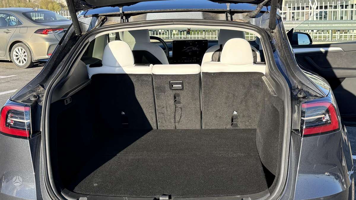 Tesla Model Y, 75 kWh, off-road / crossover