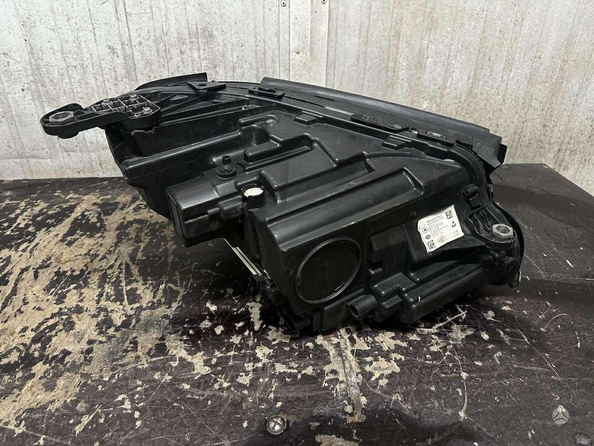 Mercedes-Benz E220 lights