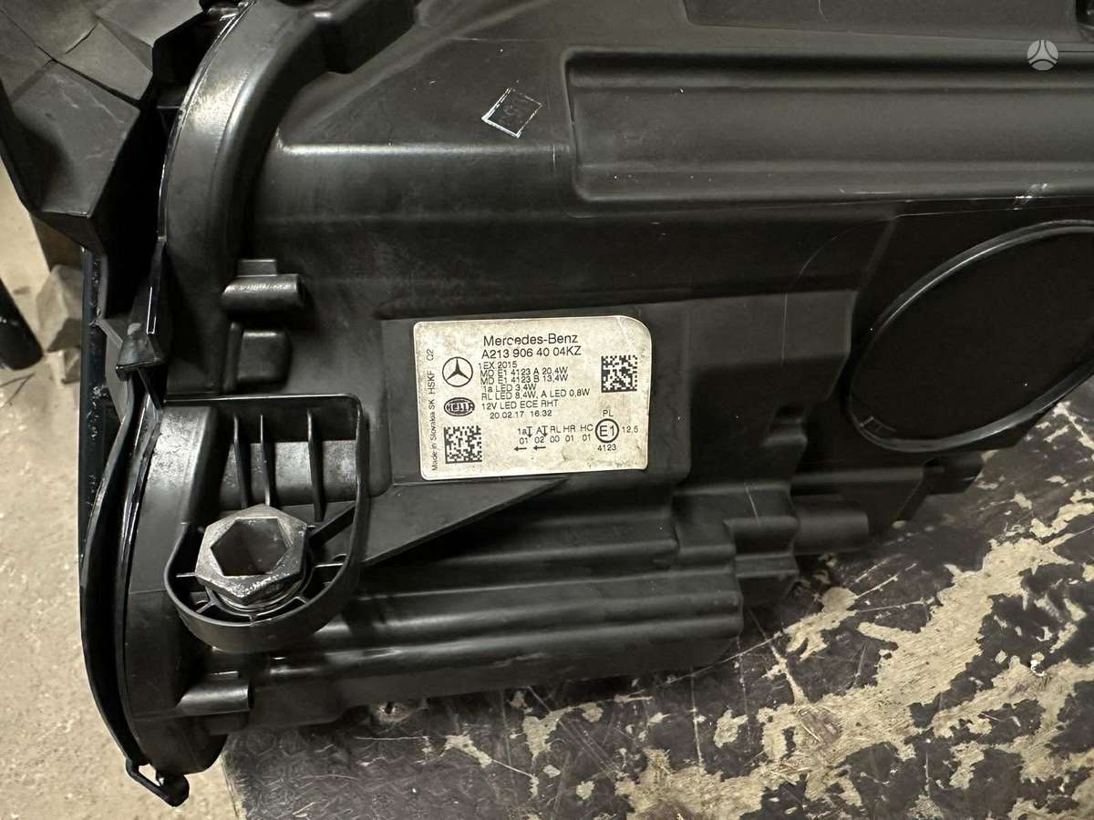 Mercedes-Benz E220 lights
