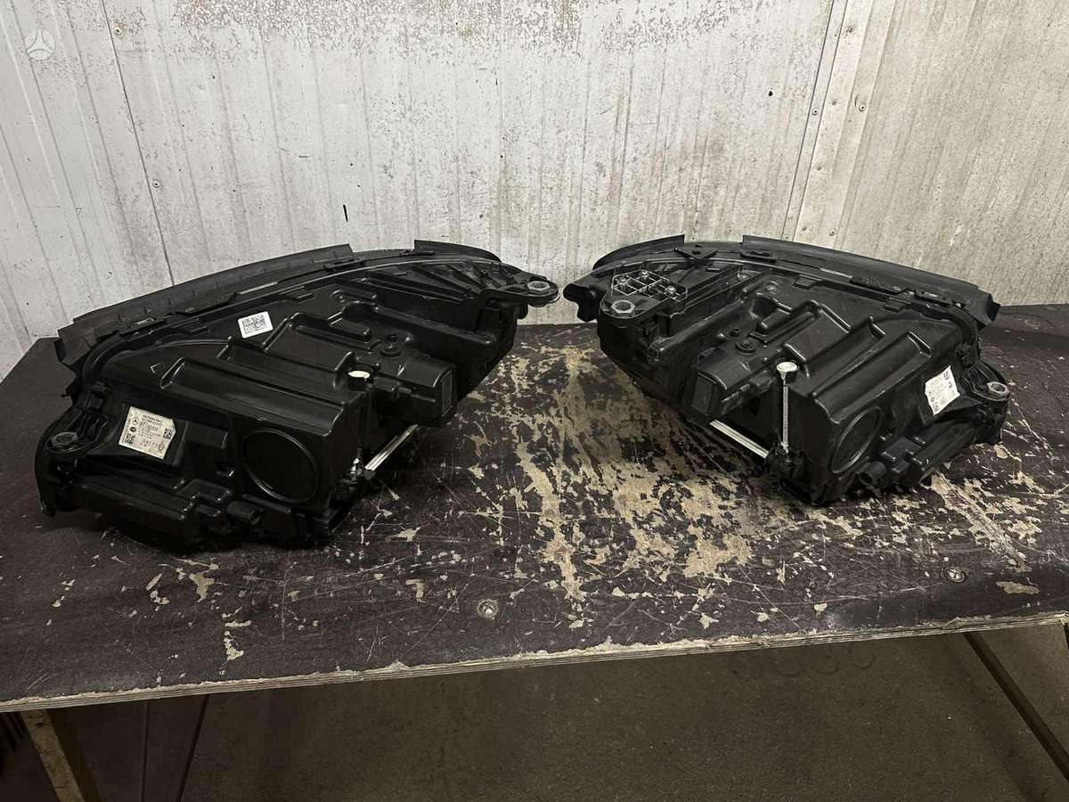 Mercedes-Benz E220 lights