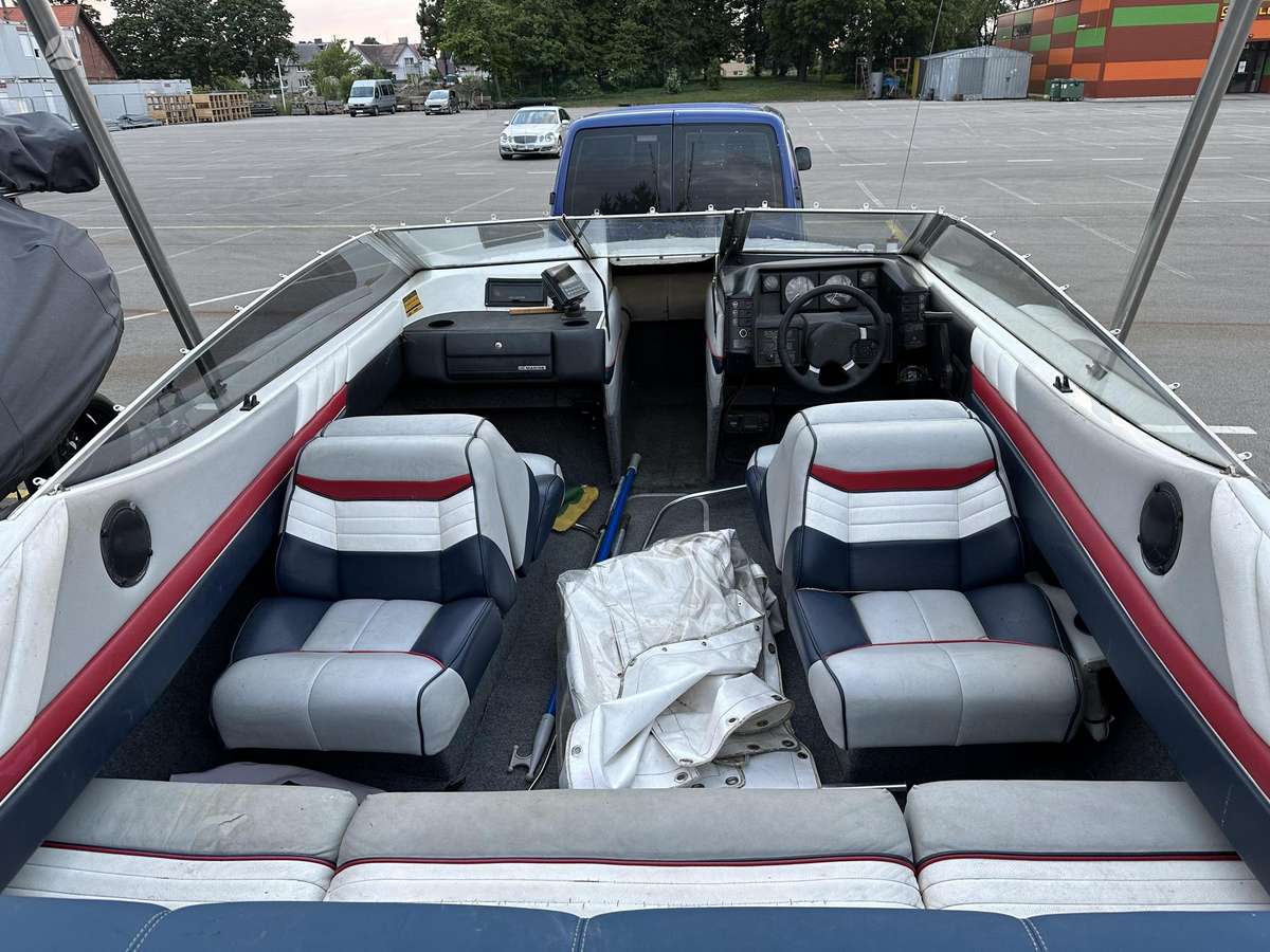 Bayliner Capri, yachts / cruisers