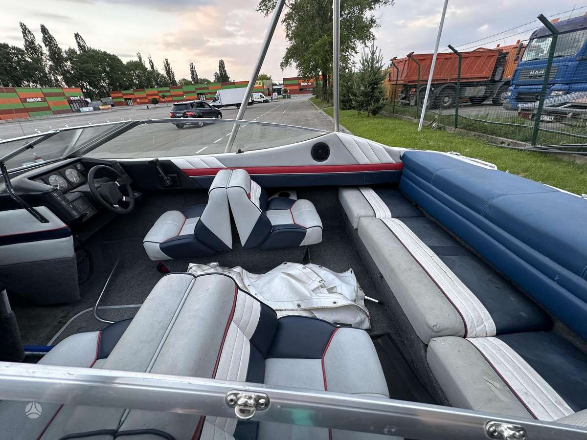 Bayliner Capri, yachts / cruisers