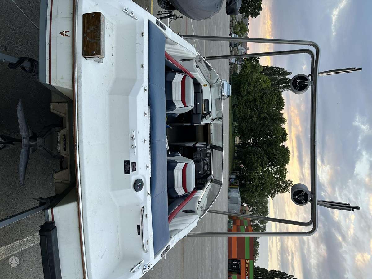 Bayliner Capri, yachts / cruisers