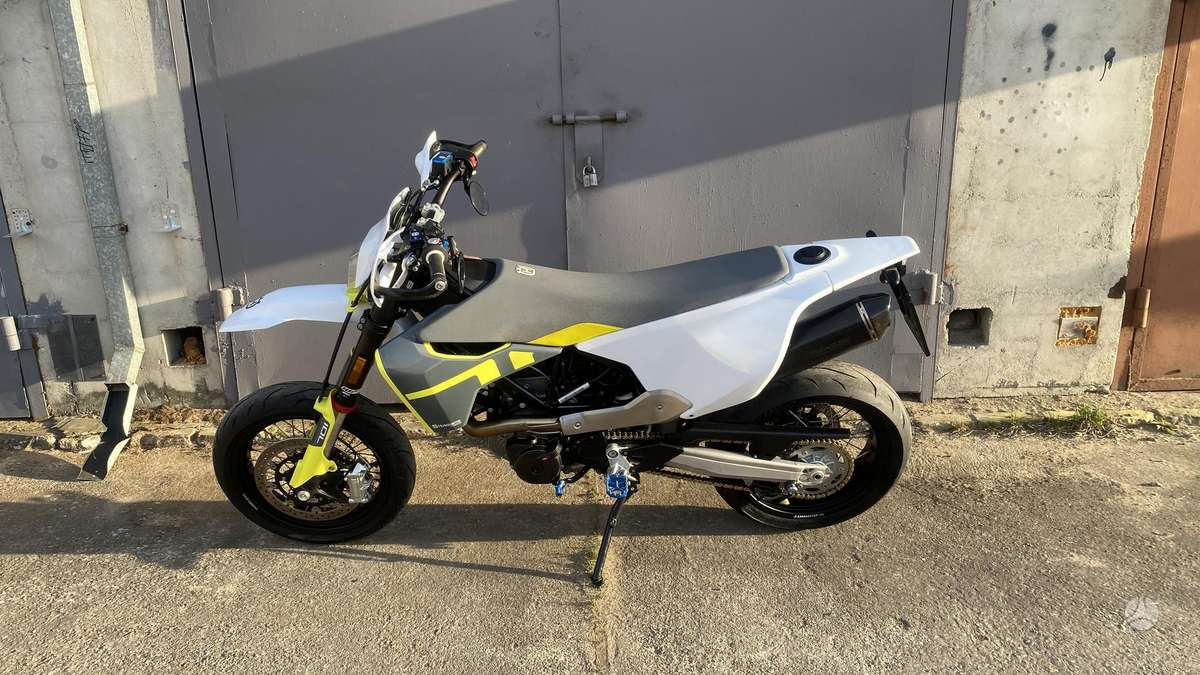 Husqvarna Supermoto 693cc, supermoto