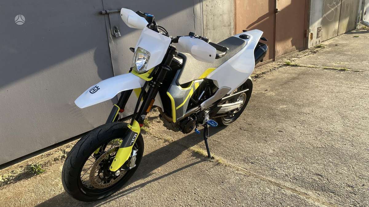 Husqvarna Supermoto 693cc, supermoto
