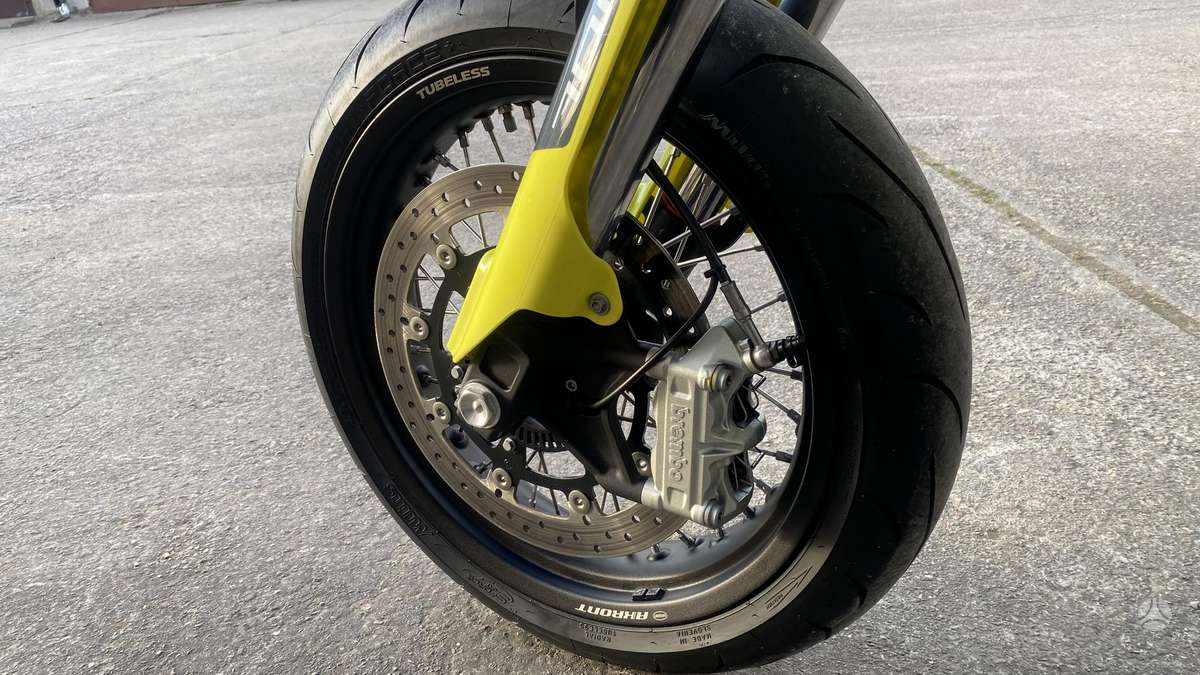 Husqvarna Supermoto 693cc, supermoto