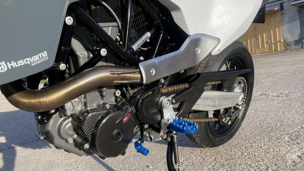 Husqvarna Supermoto 693cc, supermoto