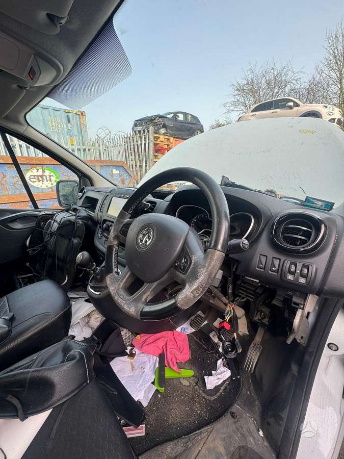 Opel Vivaro, грузовые микроавтобусы