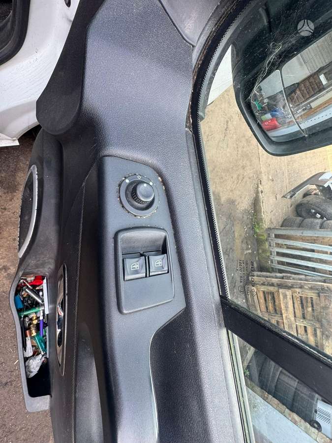 Opel Vivaro, грузовые микроавтобусы