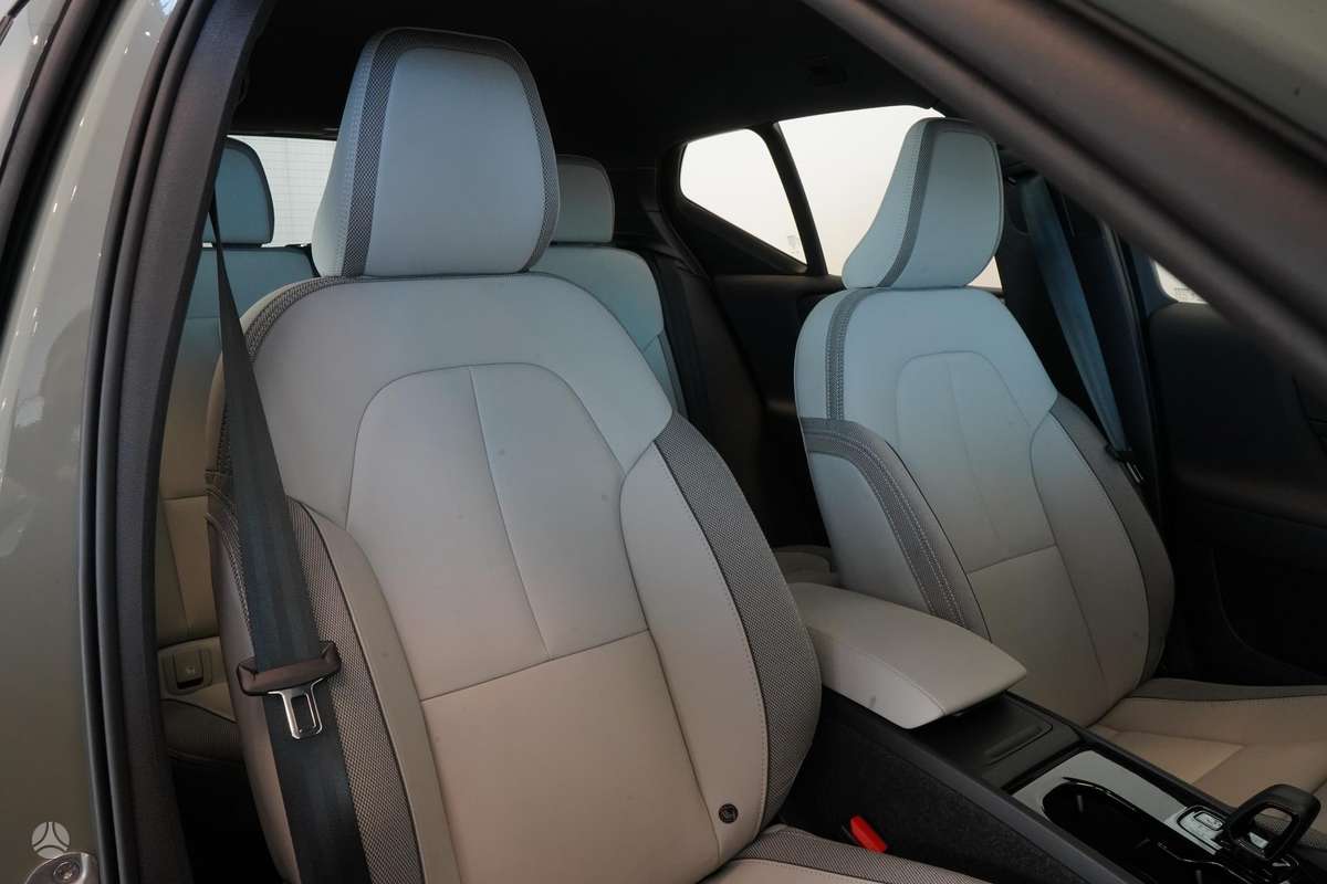 Volvo EX40 - 11