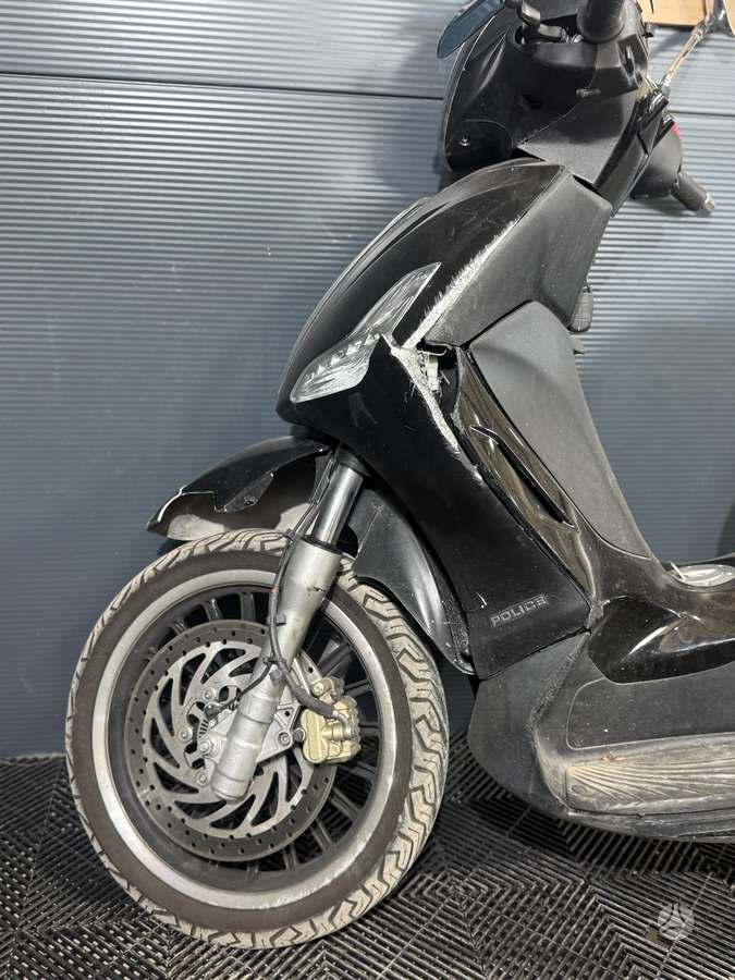 Piaggio Beverly 300cc, scooters / mopeds