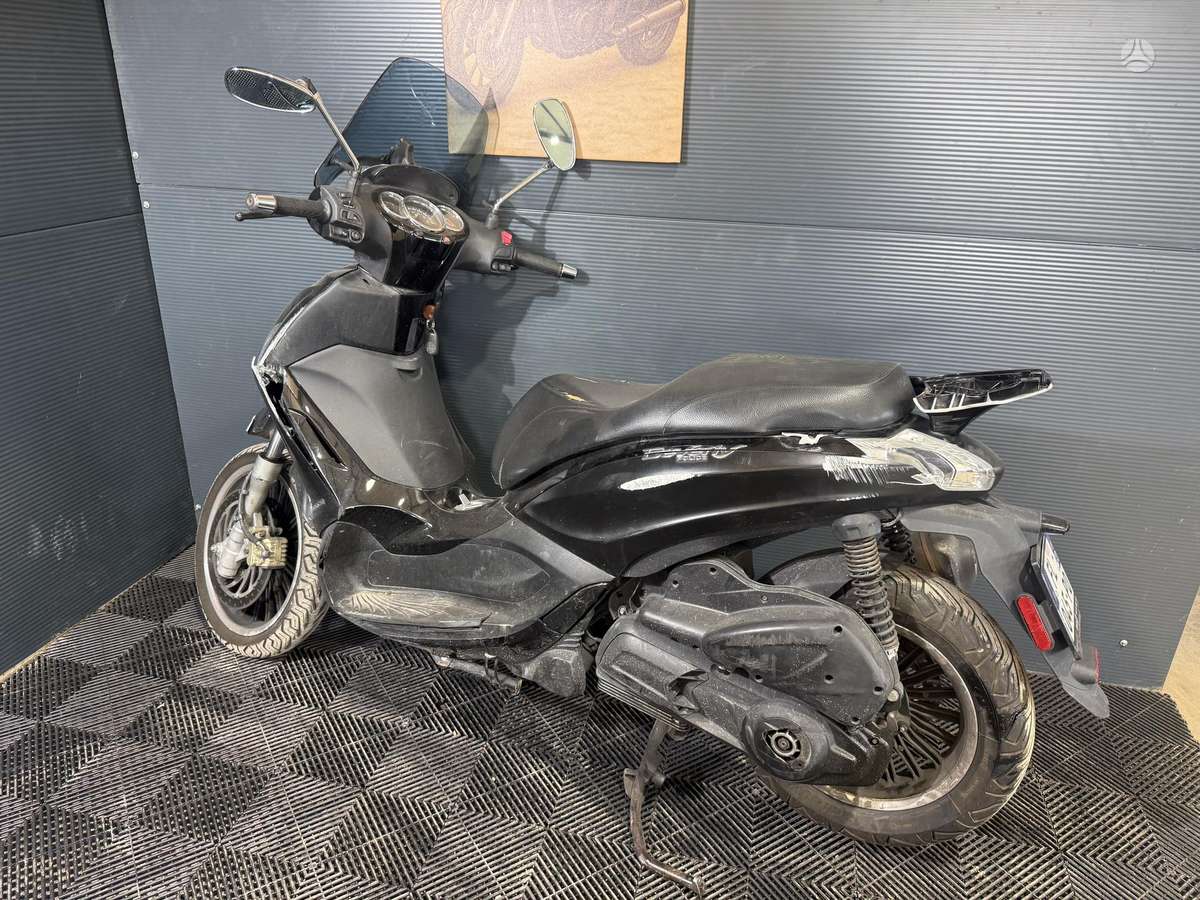 Piaggio Beverly 300cc, scooters / mopeds