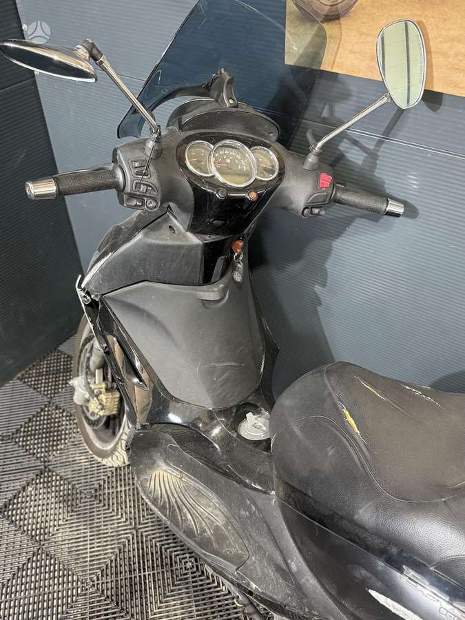 Piaggio Beverly 300cc, scooters / mopeds