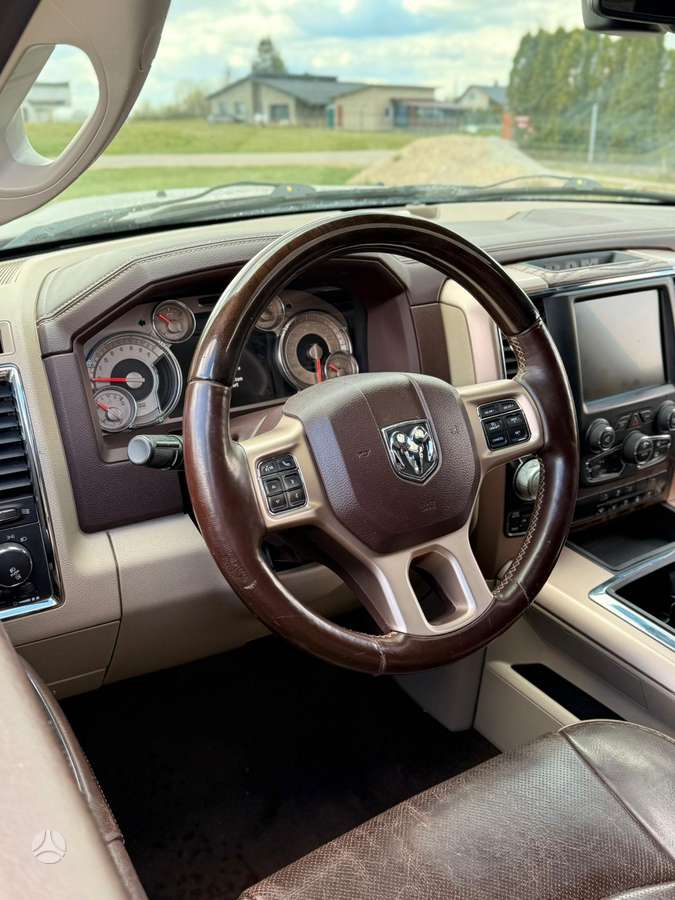 Dodge Ram, 5.7 l., off-road / crossover