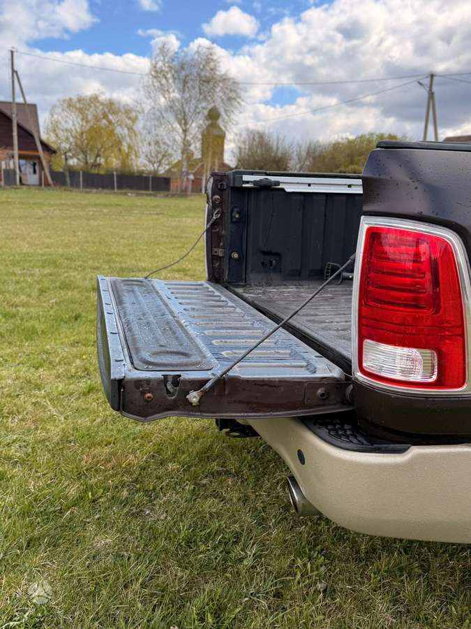 Dodge Ram, 5.7 l., off-road / crossover
