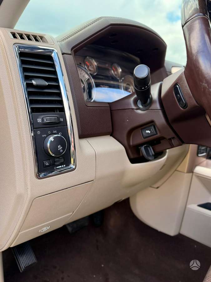 Dodge Ram, 5.7 l., off-road / crossover