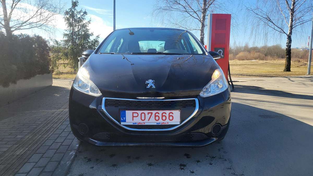 Peugeot 208, 1.2 l., hatchback