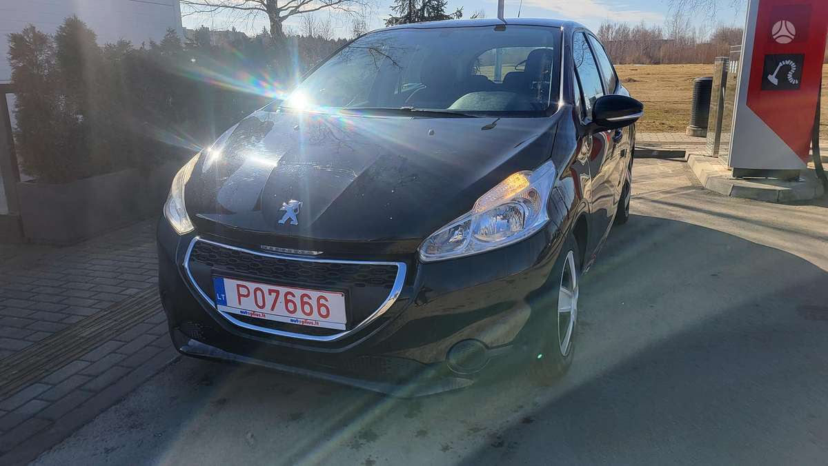 Peugeot 208, 1.2 l., hatchback