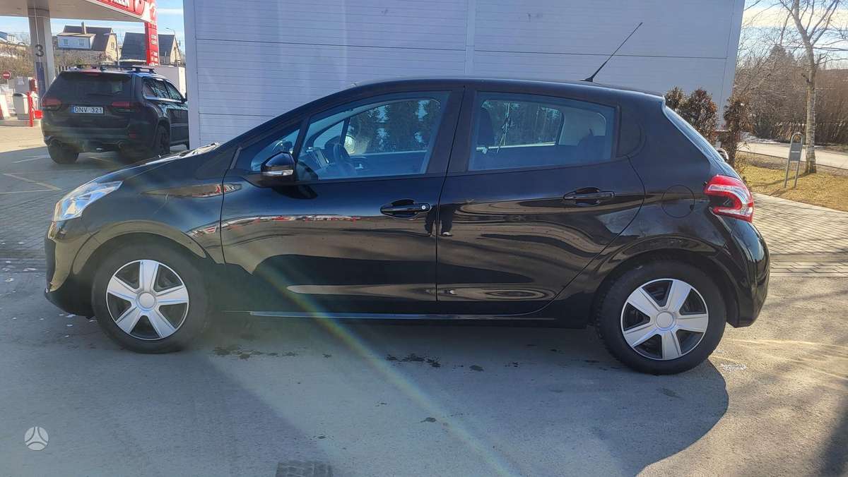 Peugeot 208, 1.2 l., hatchback