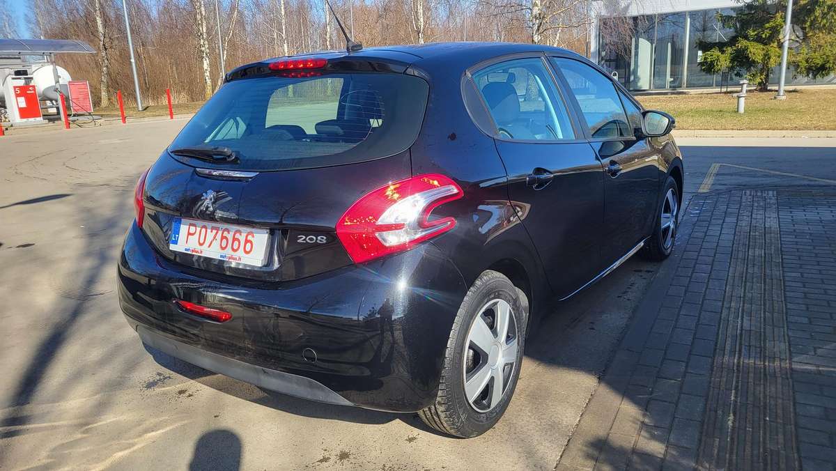 Peugeot 208, 1.2 l., hatchback