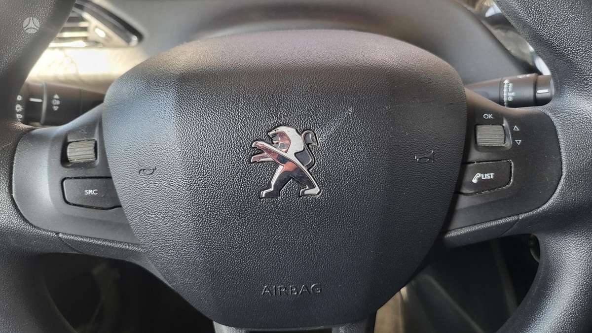 Peugeot 208, 1.2 l., hatchback