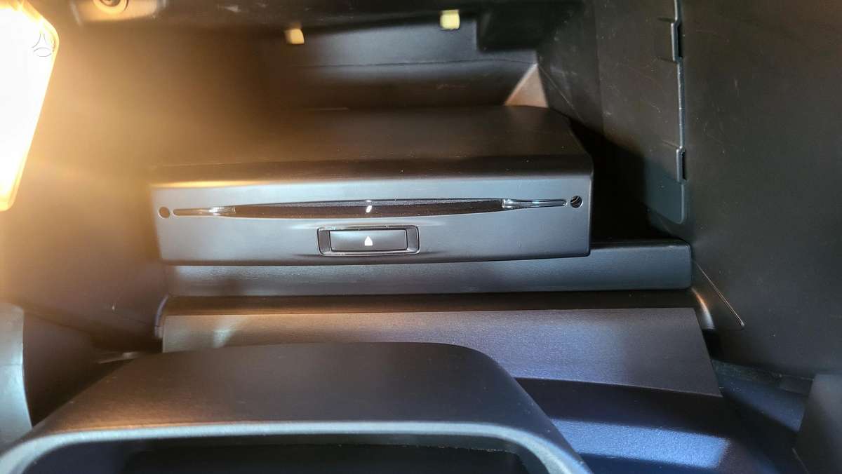Peugeot 208, 1.2 l., hatchback