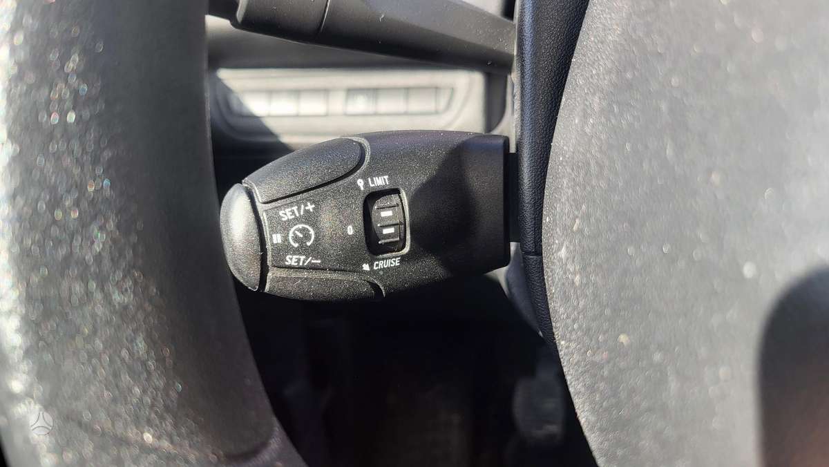 Peugeot 208, 1.2 l., hatchback