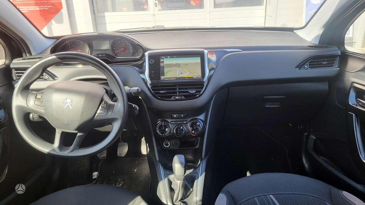 Peugeot 208, 1.2 l., hatchback