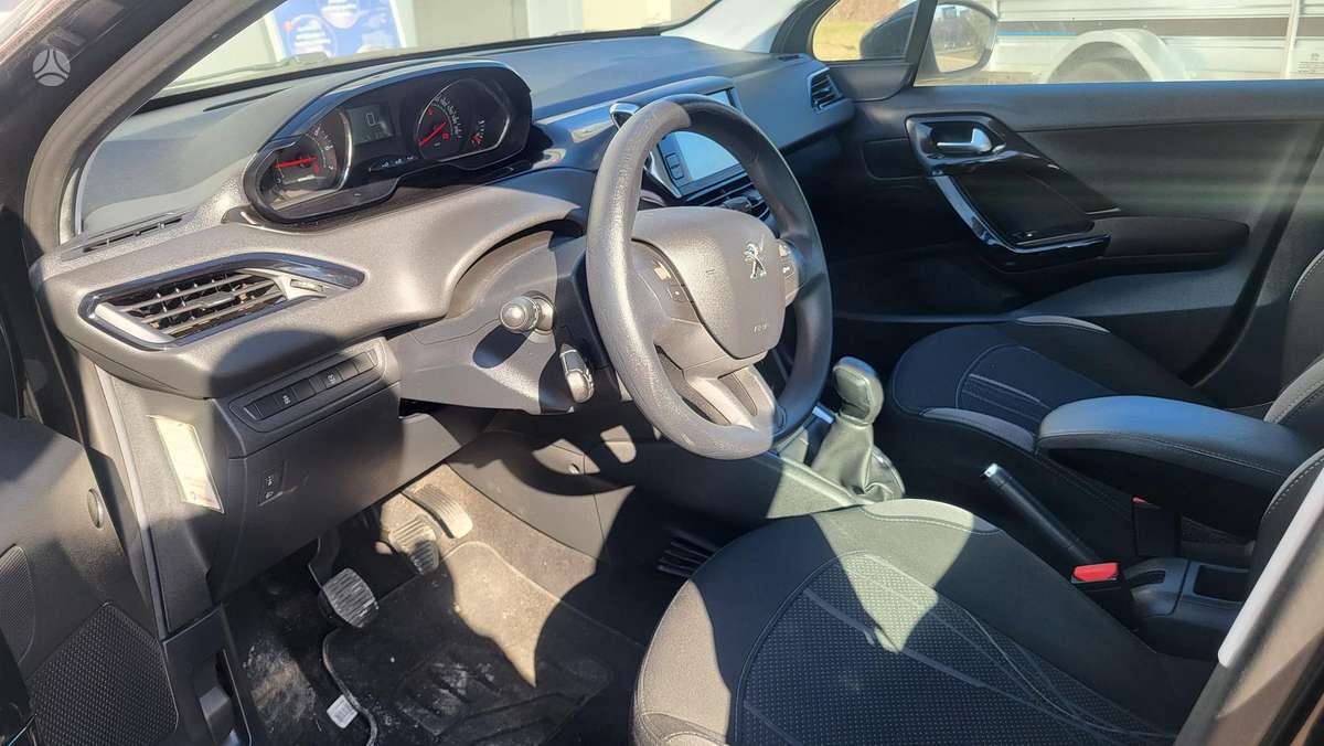 Peugeot 208, 1.2 l., hatchback