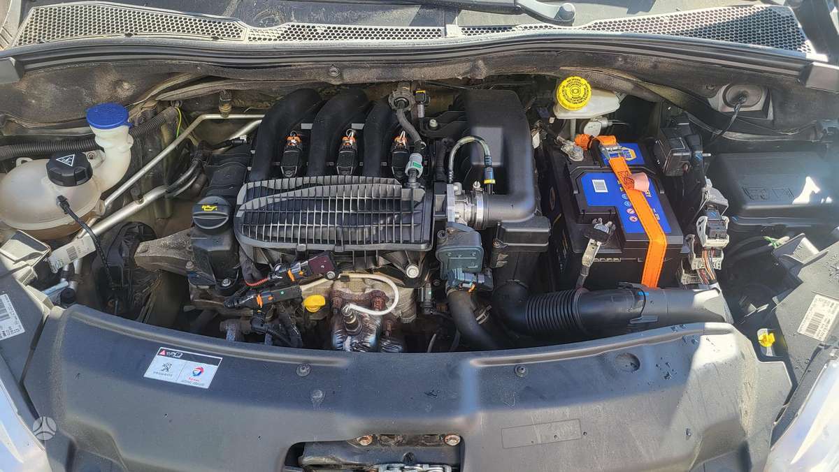 Peugeot 208, 1.2 l., hatchback