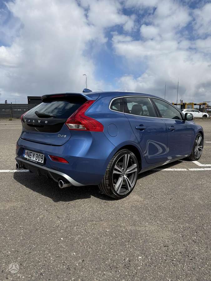 Volvo V40, 2.0 l., hatchback