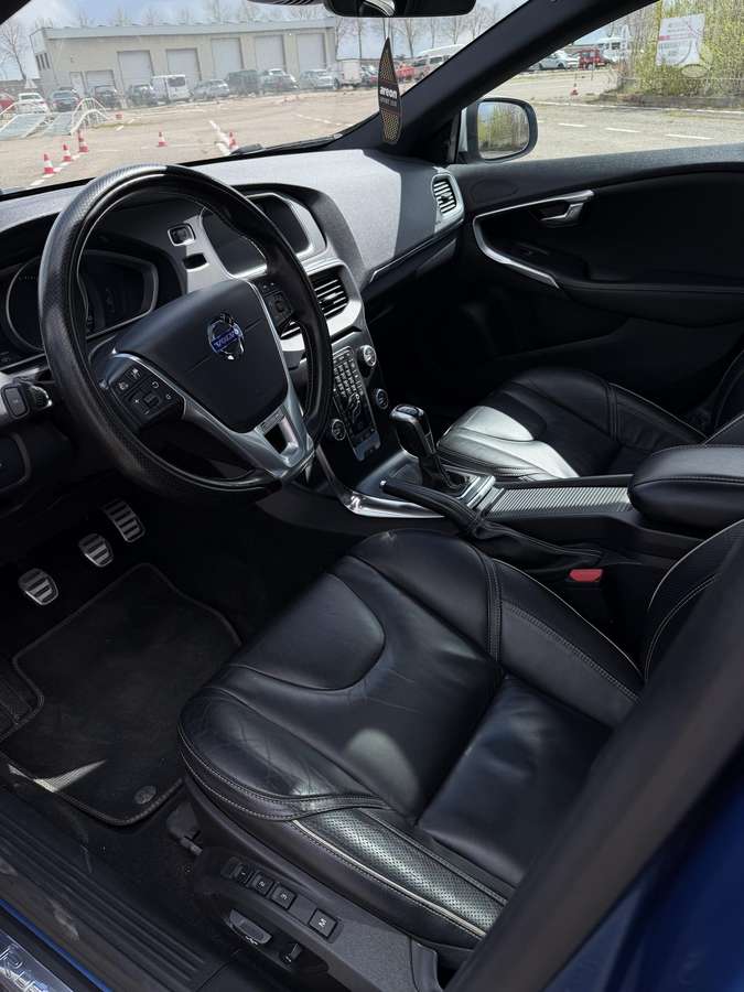 Volvo V40, 2.0 l., hatchback
