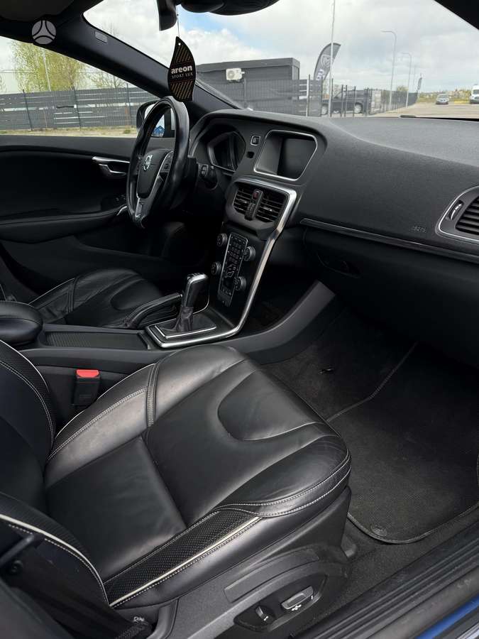 Volvo V40, 2.0 l., hatchback