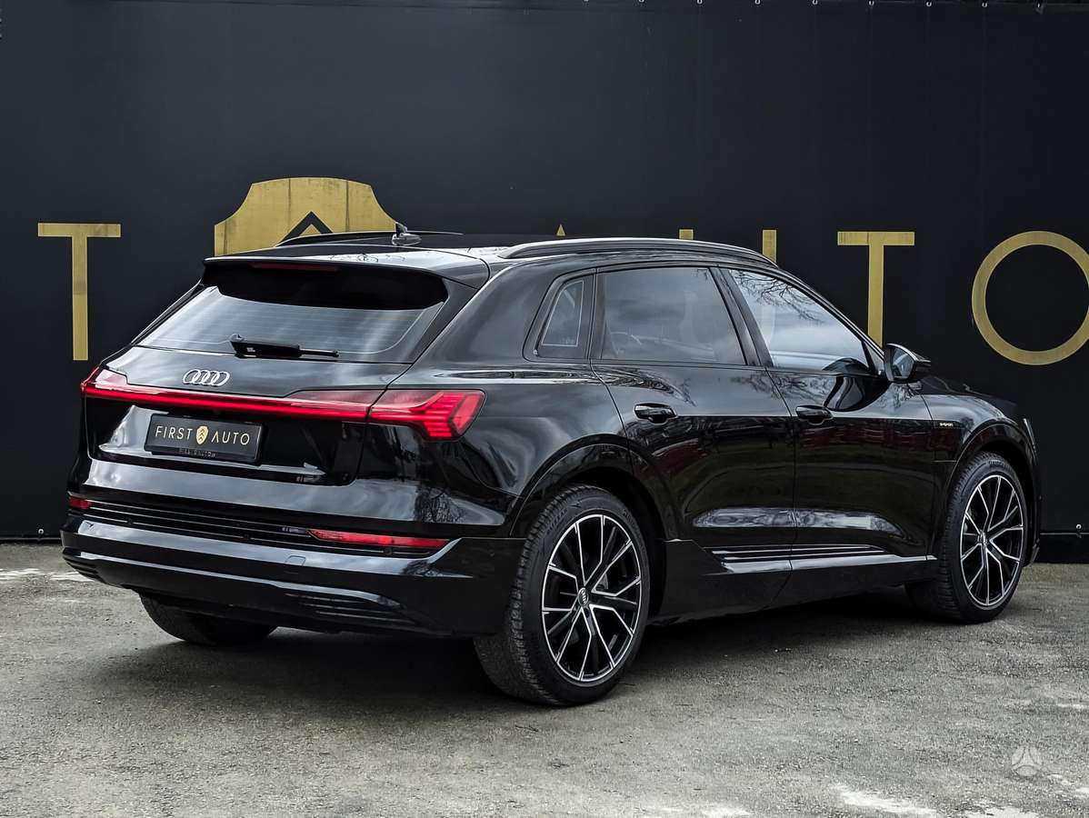 Audi e-tron, 71 kWh, off-road / crossover