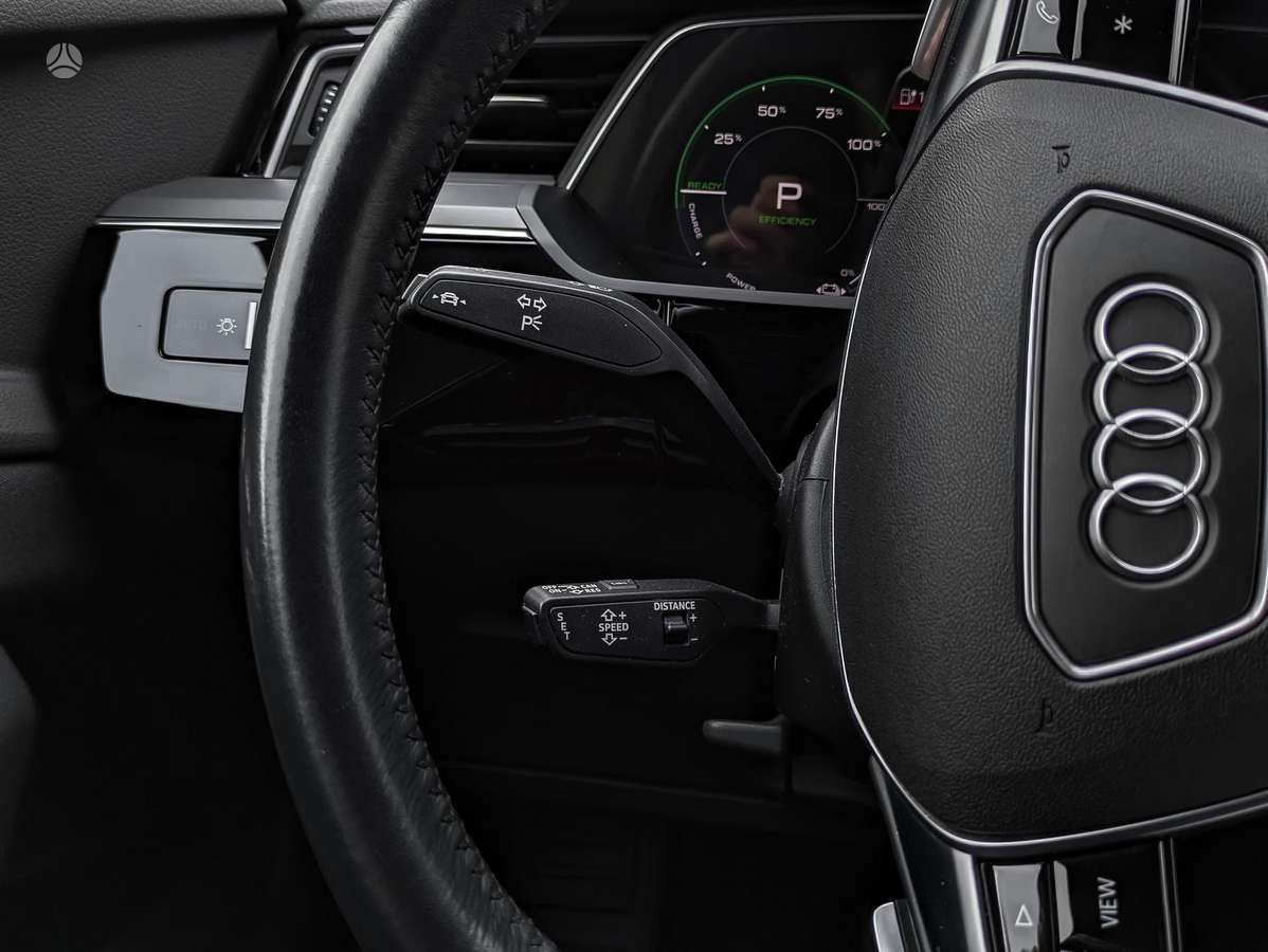 Audi e-tron, 71 kWh, off-road / crossover