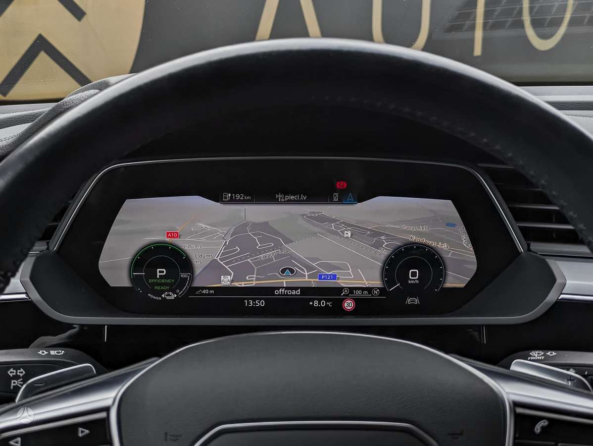 Audi e-tron, 71 kWh, off-road / crossover